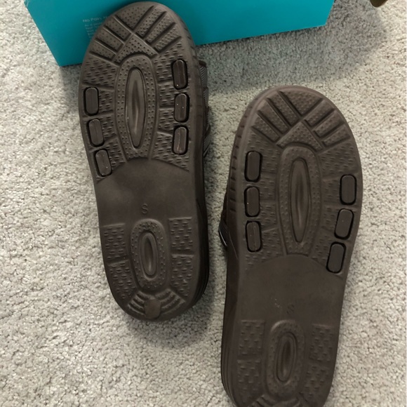 Massage Slippers - Picture 3 of 7